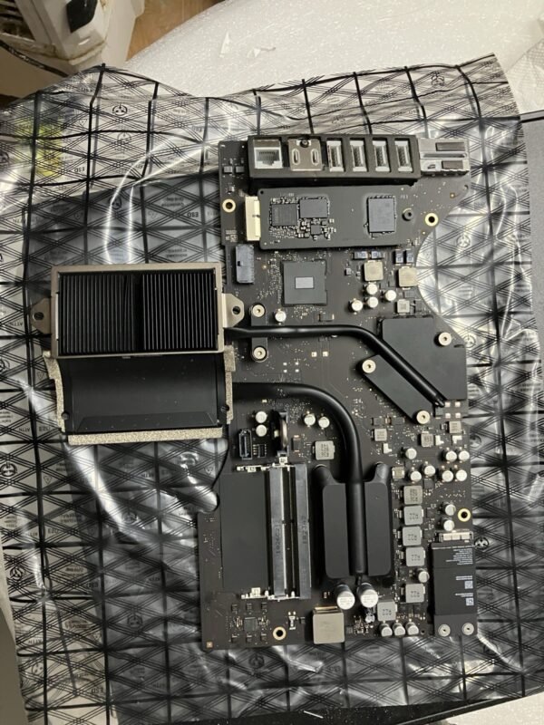 Apple iMac A1418 2017 Logic Board  Radeon 555 HDD 820-00597-A