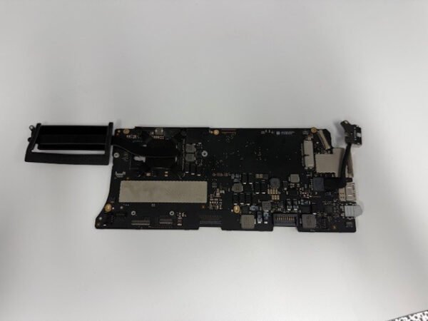 13" MacBook Pro Logic Board 2.9 GHz i5 8GB A1502 2015