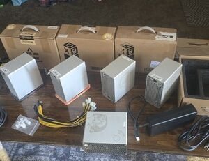 (4) Goldshell Mini Doge LTC ASIC Crypto Miners + 1 For Parts psu included