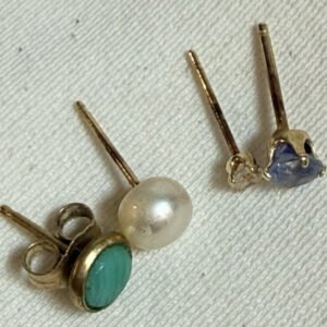Lot of Single 14k Gold Post / Stud Earrings w/ Stones, For Scrap - 0.81 grams