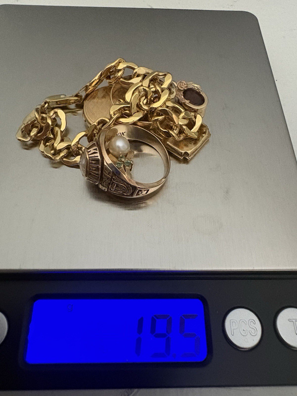 Scrap 10k 18k & 9k Yellow Gold Lot. Bracelet class ring gold band & charms 19.5g