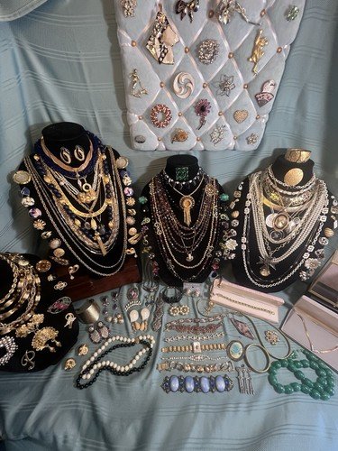 LOT 250.40 GRAMS GOLD FILLED JEWELRY FOR SCRAP PARTS OR SOME FOR USE