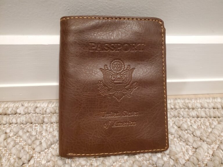 Relic Brown Leather Passport ID Credit Card Money Holder – Good Condition