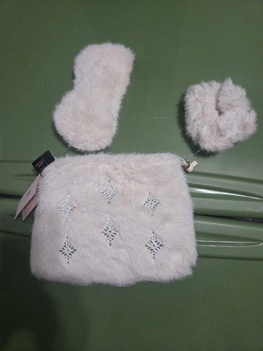 Victoria’s Secret – 3 Piece Travel Accessory GIFT SET Plush Makeup Bag