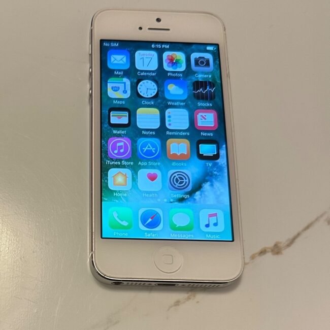 Apple iPhone 5 - 16GB, 32GB, 64GB - Black & White Unlocked/AT&T/T-Mobile A1429