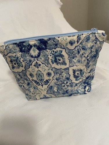 Cosmetic Bag Make Up Bag Accessory bag Zipper enclosure. quilted. washable! Gift