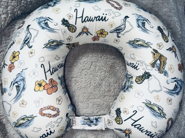 Airplane Travel Neck Pillow Hawaii Map Print  NWT Great Gift Cotton W/zipper