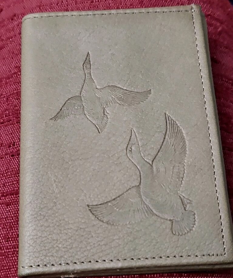 NEW WITHOUT TAG COWHIDE JAMAICA TRIFOLD MENS WALLET BROWN 3 X 4”